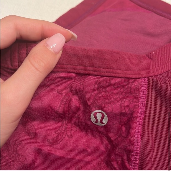 LULULEMON UJJAYI POWER Y TANK MESH
BACK INSERTION - Picture 4 of 10